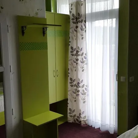 Picasso Motel *